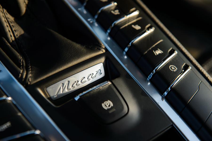 Детали интерьера Porsche Macan (95B) 2019 года  (UK) (фото 11 из 38)